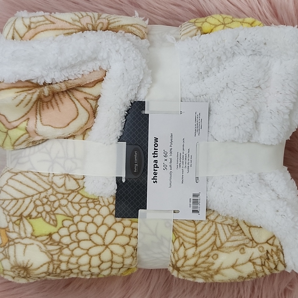 Brand New LIVING COMFORT OVERSIZED SHERPA THROW